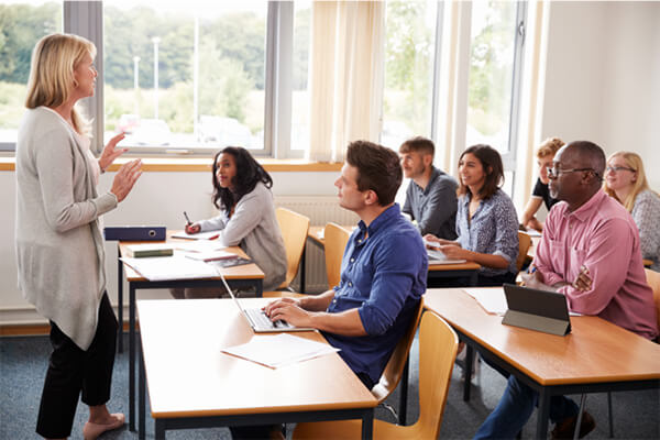 Illinois Courses Classroom Image